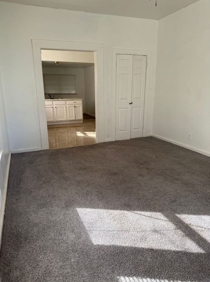 1025 Lake Charles Ave - Photo 4 of 6