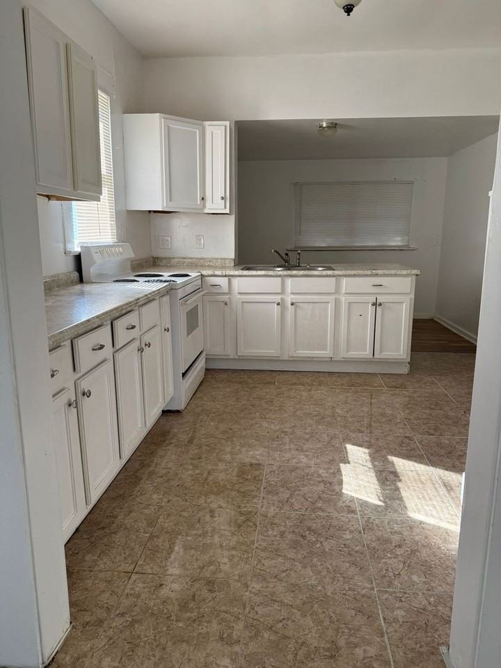 1025 Lake Charles Ave - Photo 5 of 6