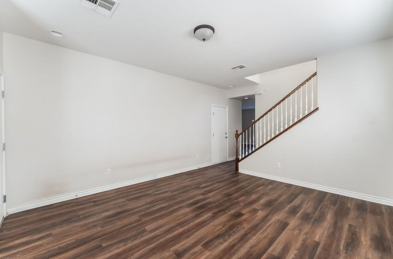 112 Iron Summit Ave - Photo 3 of 25