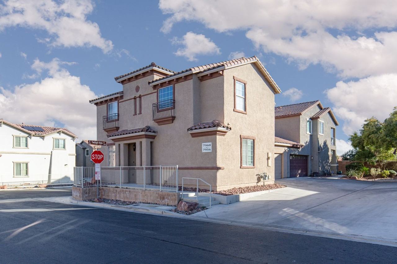 7960 Violet Dawn St - Photo 2 of 31