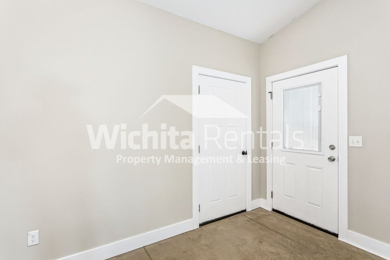 3518 E Sunflower Dr - Photo 2 of 13