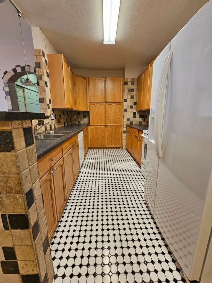 14221 E 1st Dr #103 - Photo 7 of 39