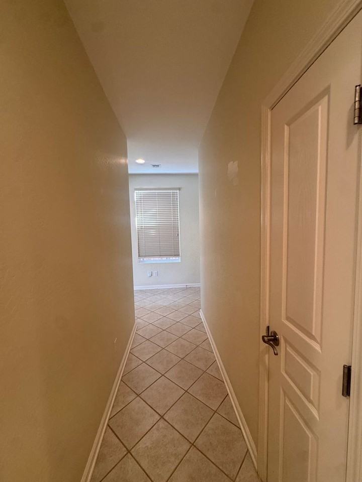 9145 Spruce Creek Ct - Photo 4 of 7