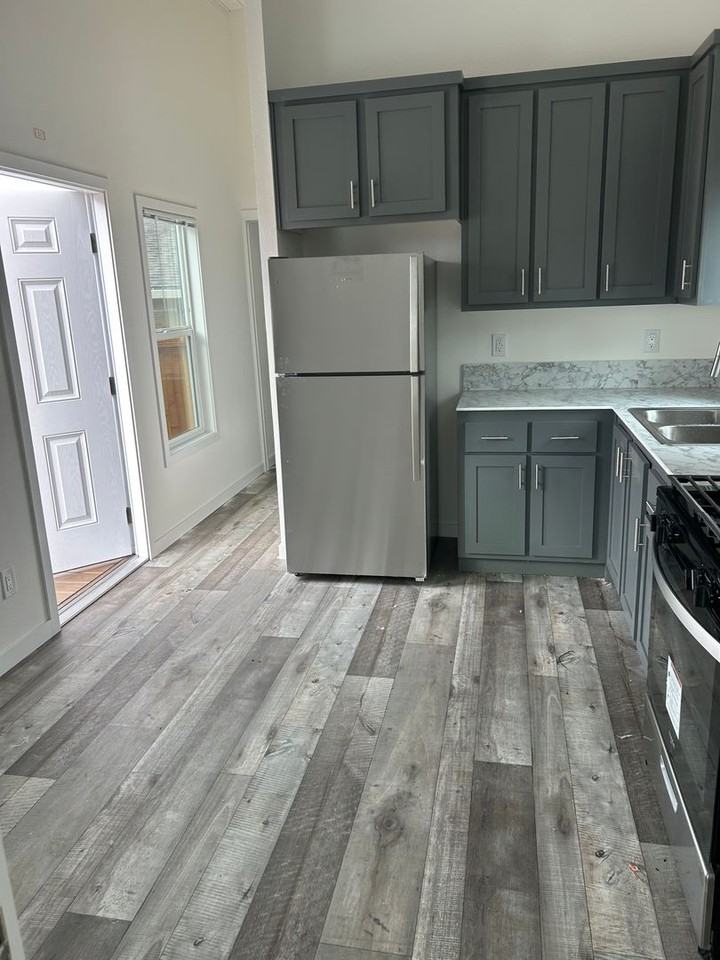 913 Whittier Ave - Photo 2 of 4