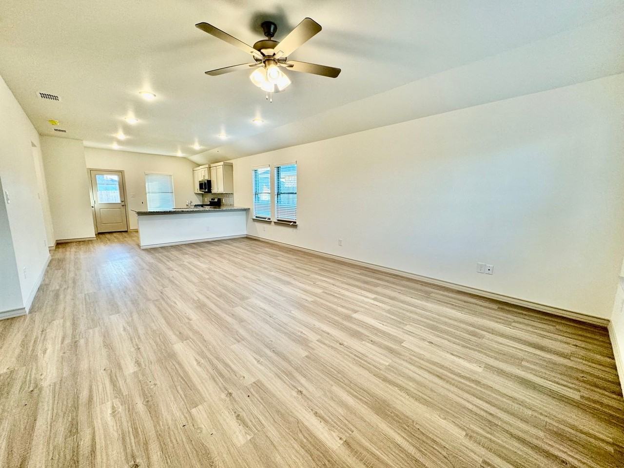 7206 26th St - Photo 2 of 25