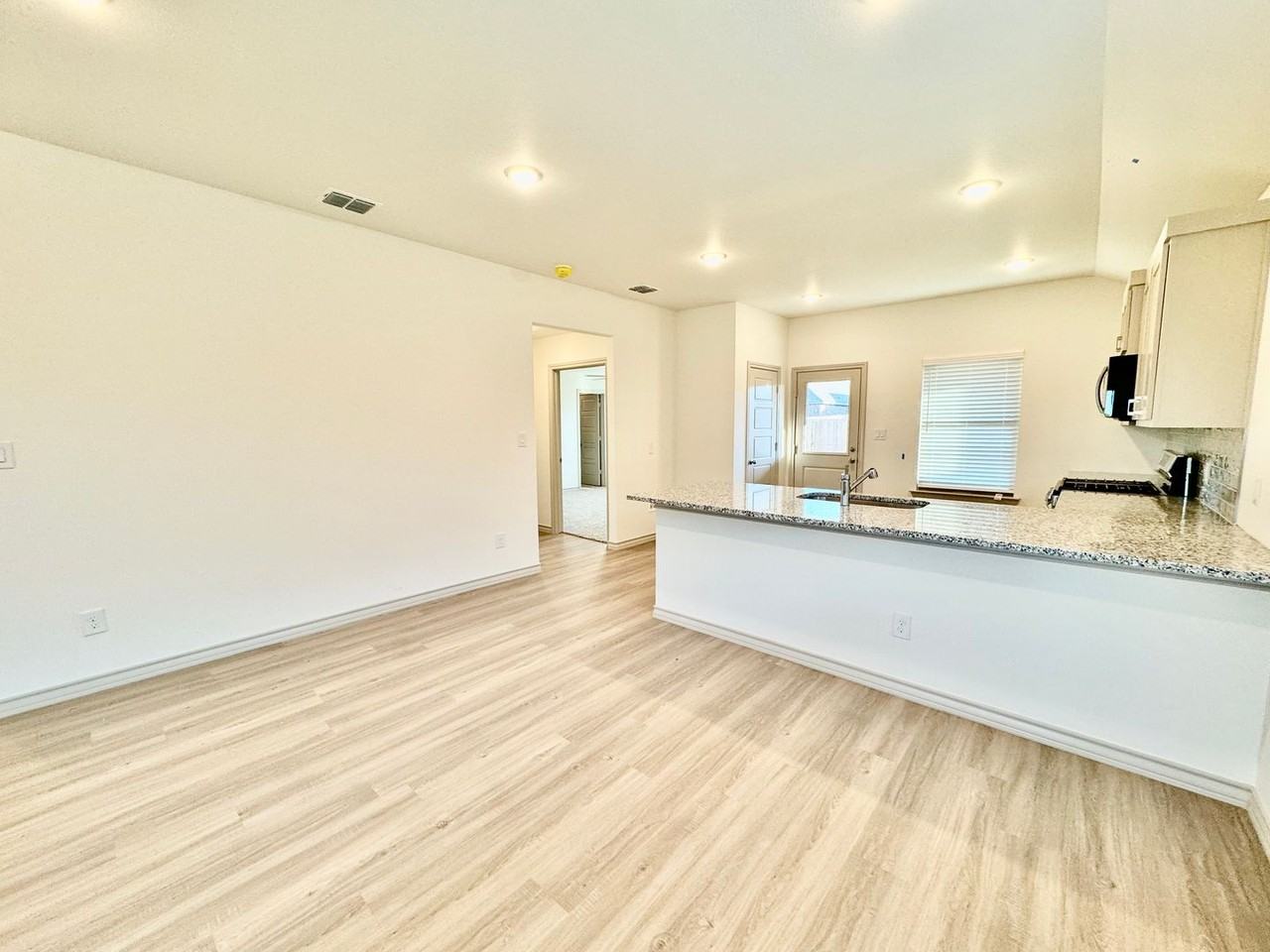 7206 26th St - Photo 3 of 25