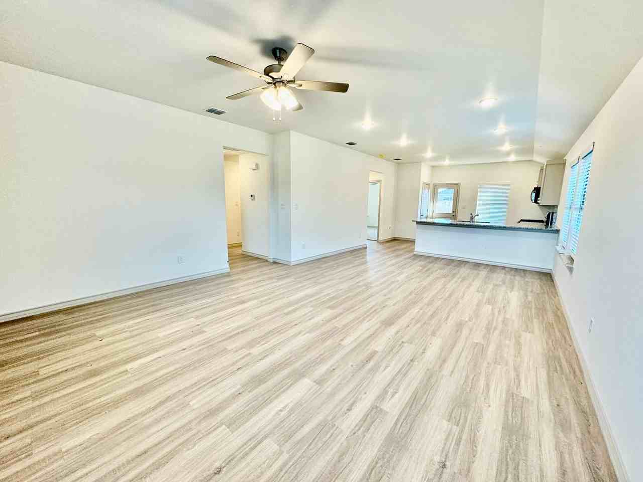 7206 26th St - Photo 4 of 25