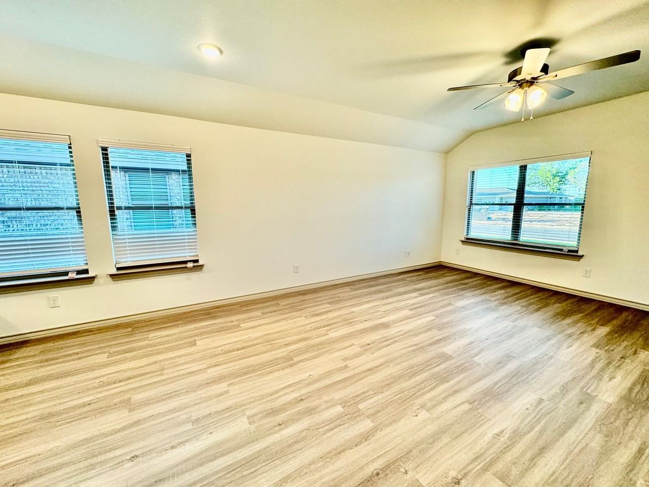 7206 26th St - Photo 5 of 25