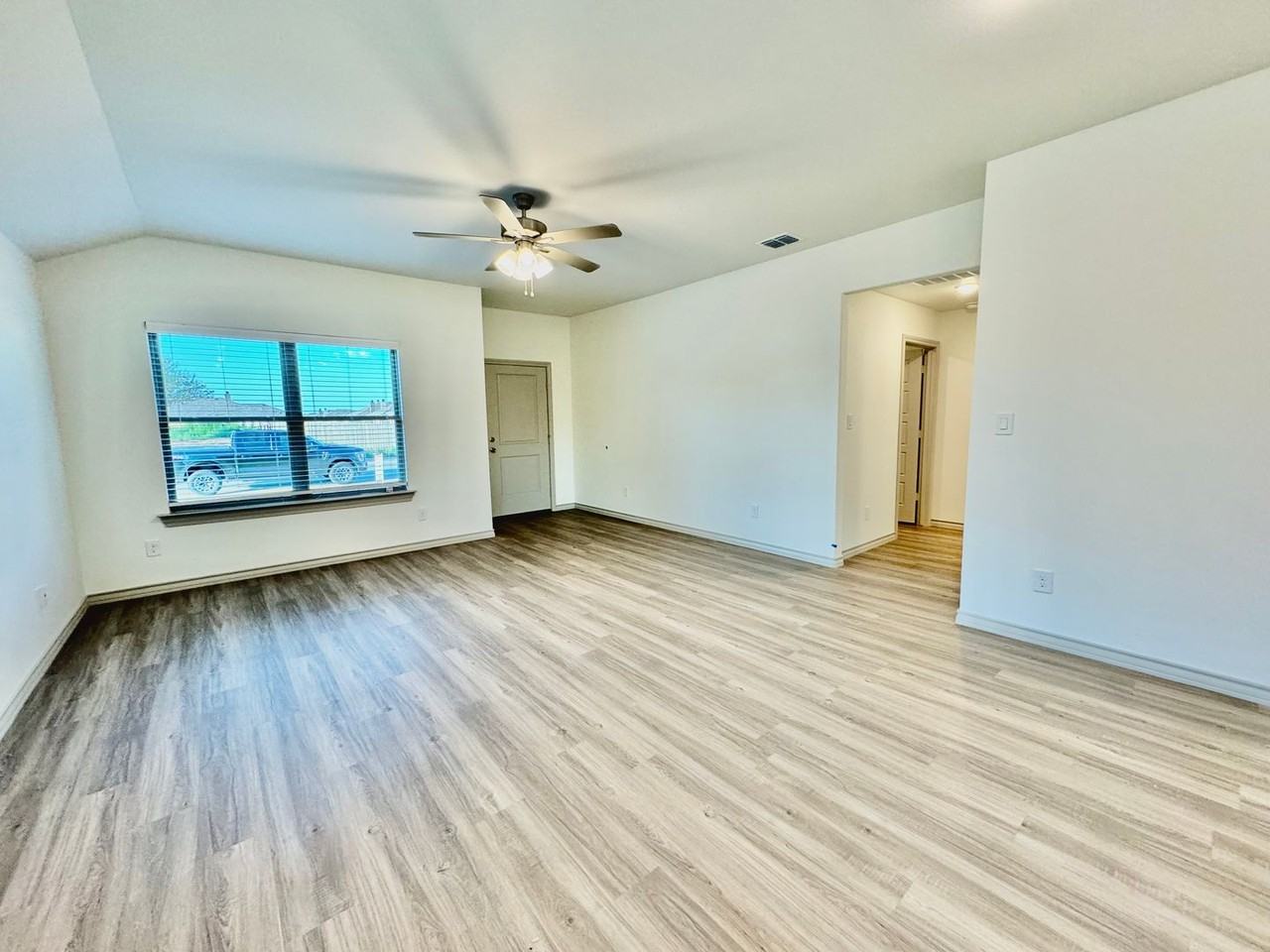 7206 26th St - Photo 6 of 25