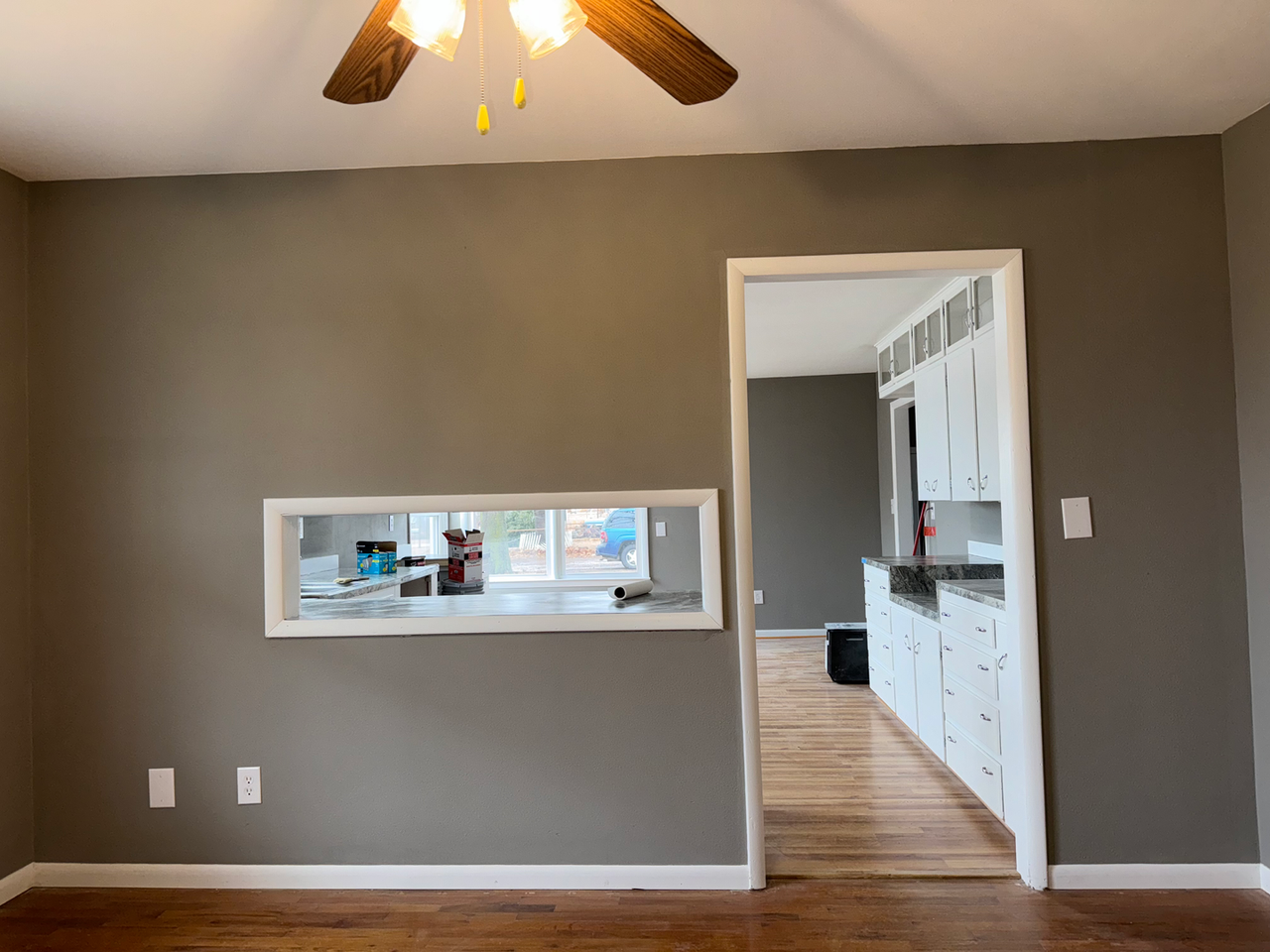 733 E Country Rd - Photo 3 of 5