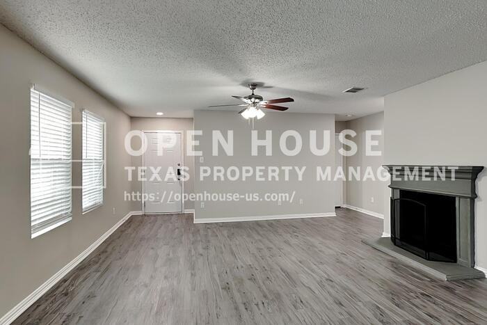 4725 Waterford Dr - Photo 4 of 20