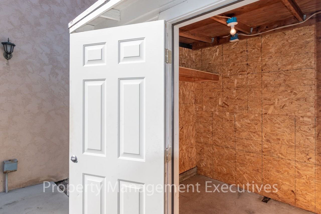 4434 40th St - Photo 2 of 12