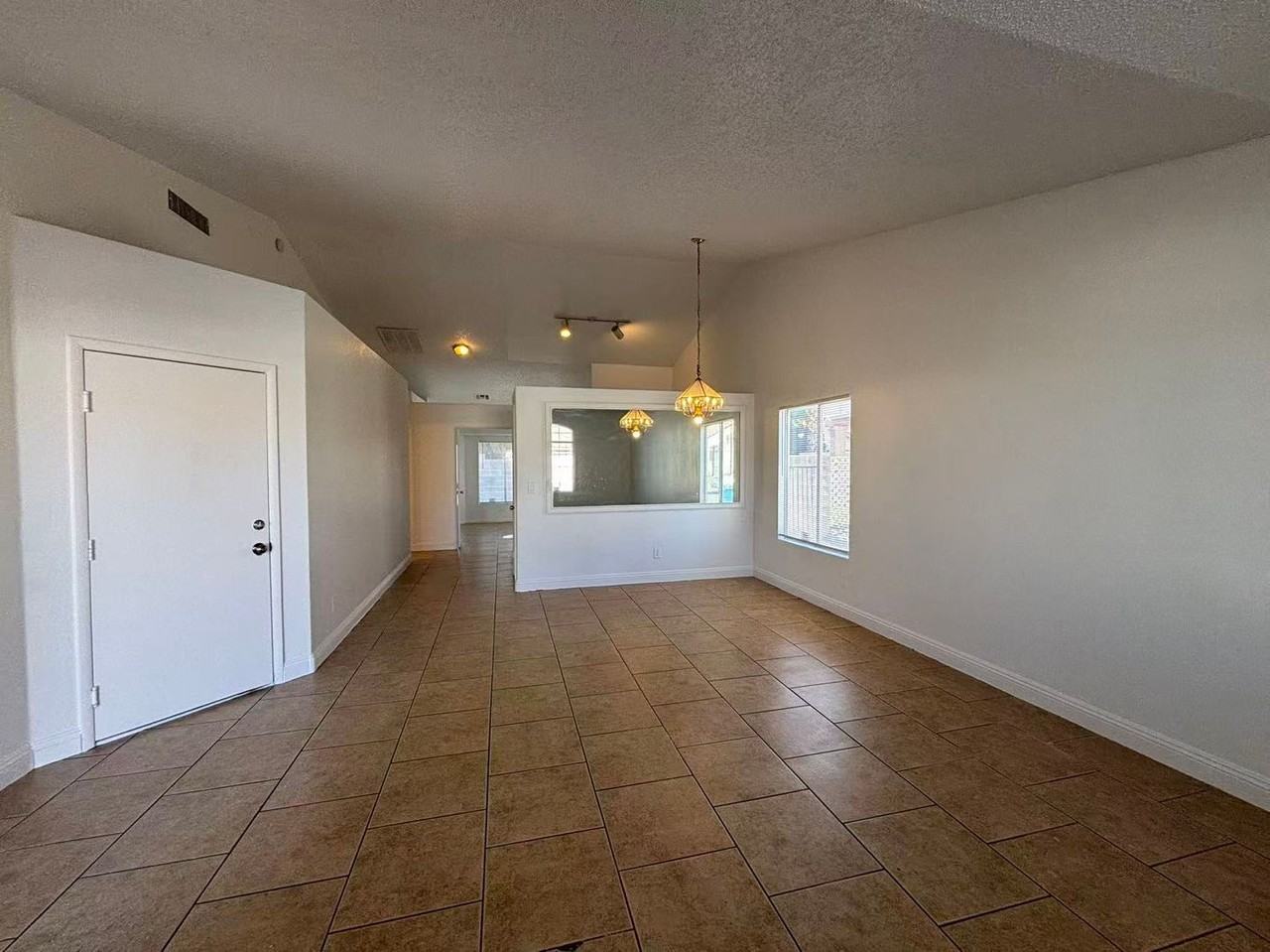 2501 Ellingson Dr - Photo 3 of 16