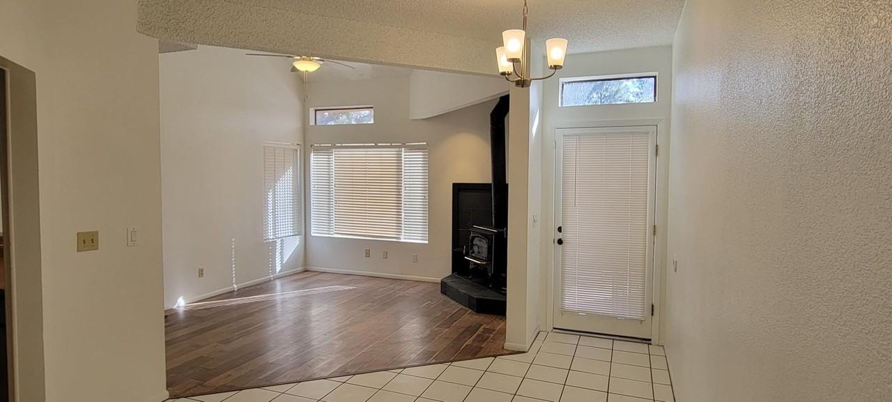 4017 N Goodwin Cir - Photo 2 of 16