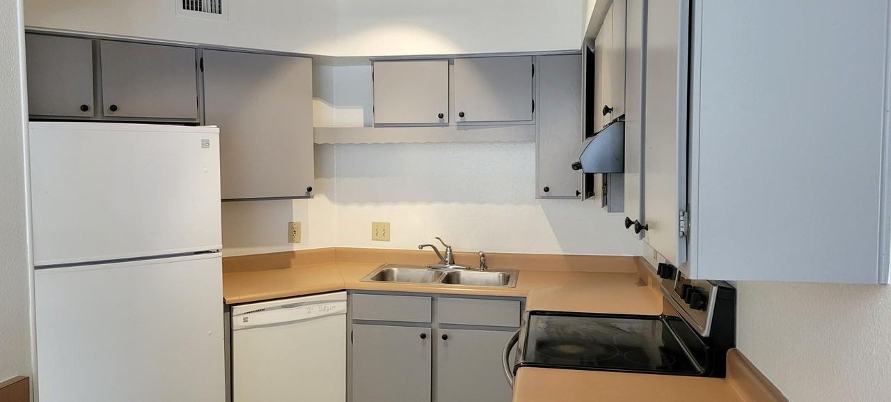 4017 N Goodwin Cir - Photo 5 of 16