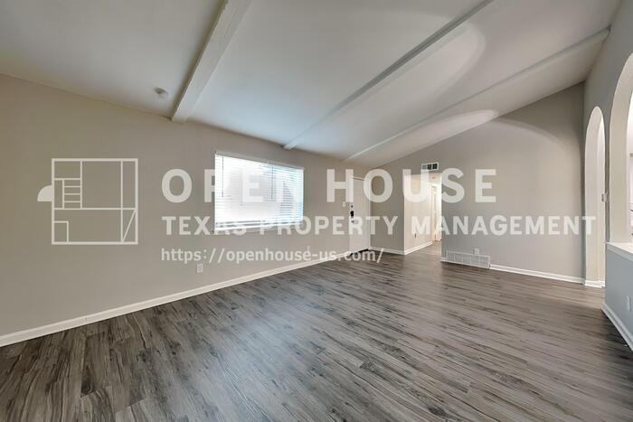 3008 Kingston Dr - Photo 4 of 21