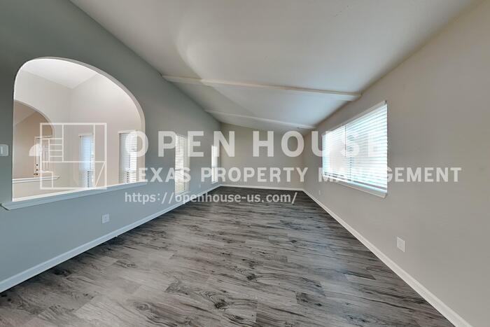 3008 Kingston Dr - Photo 5 of 21