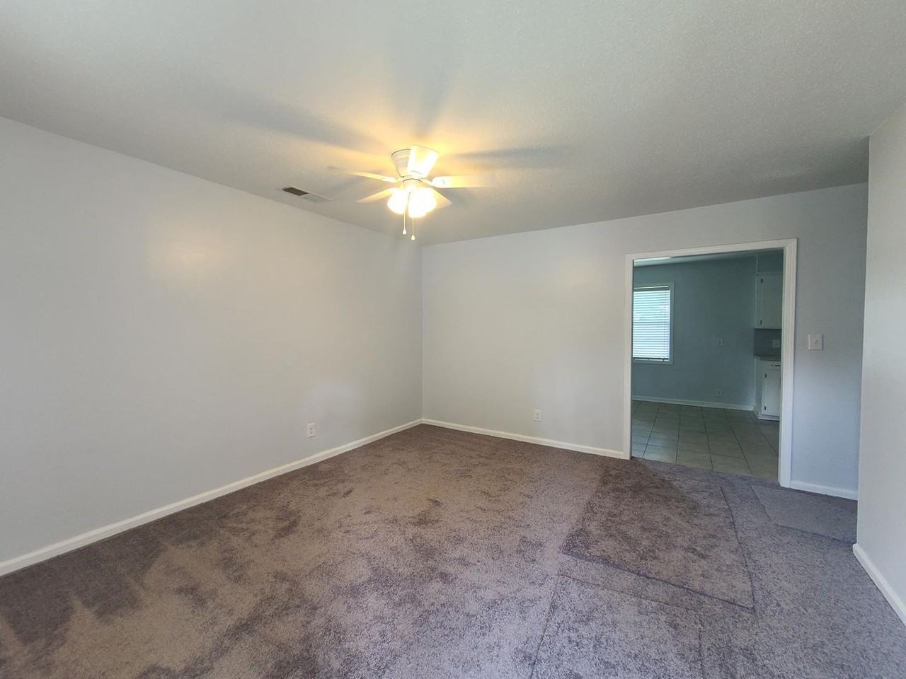 1403 Parsons Ct - Photo 2 of 19