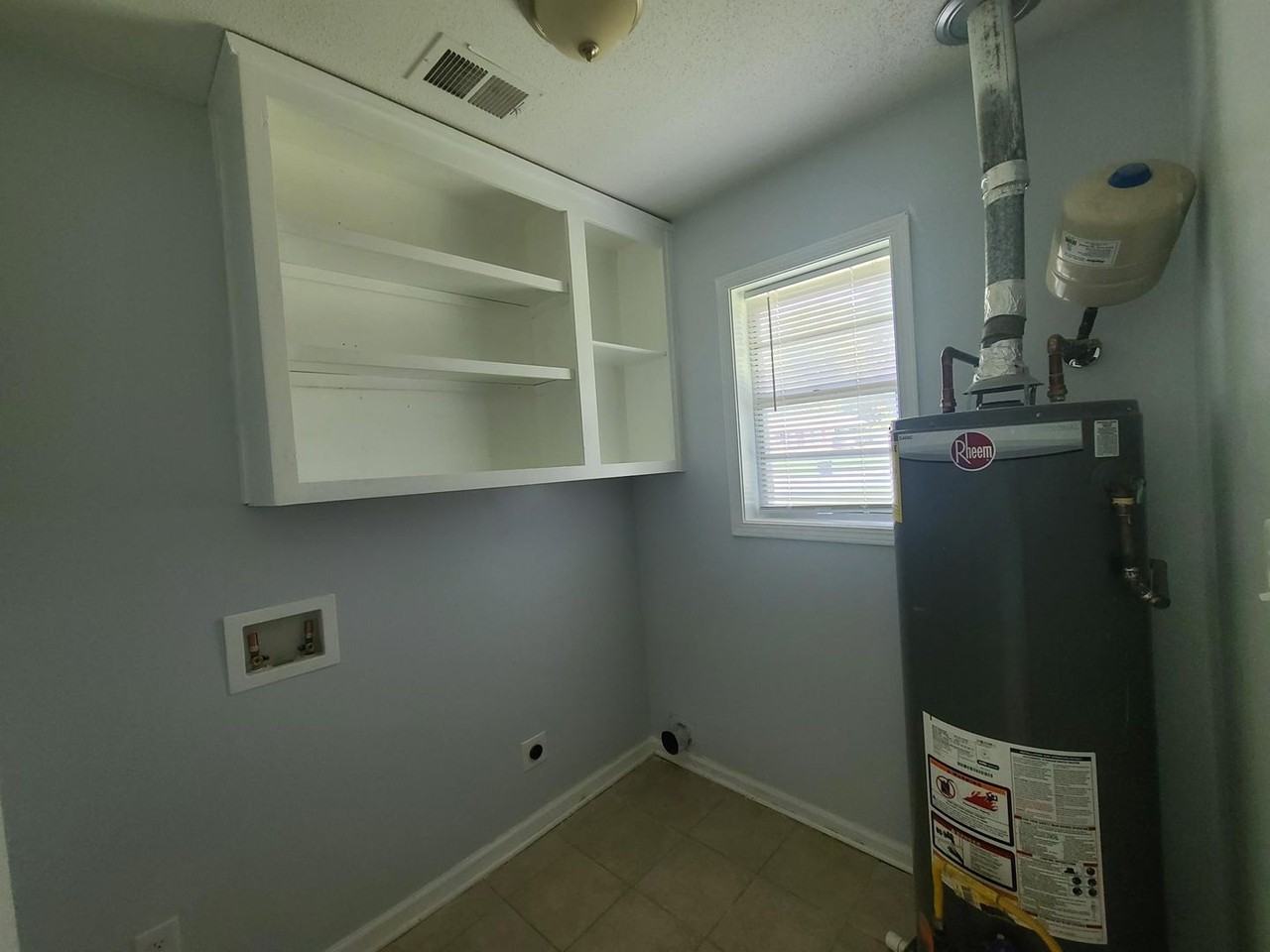 1403 Parsons Ct - Photo 6 of 19