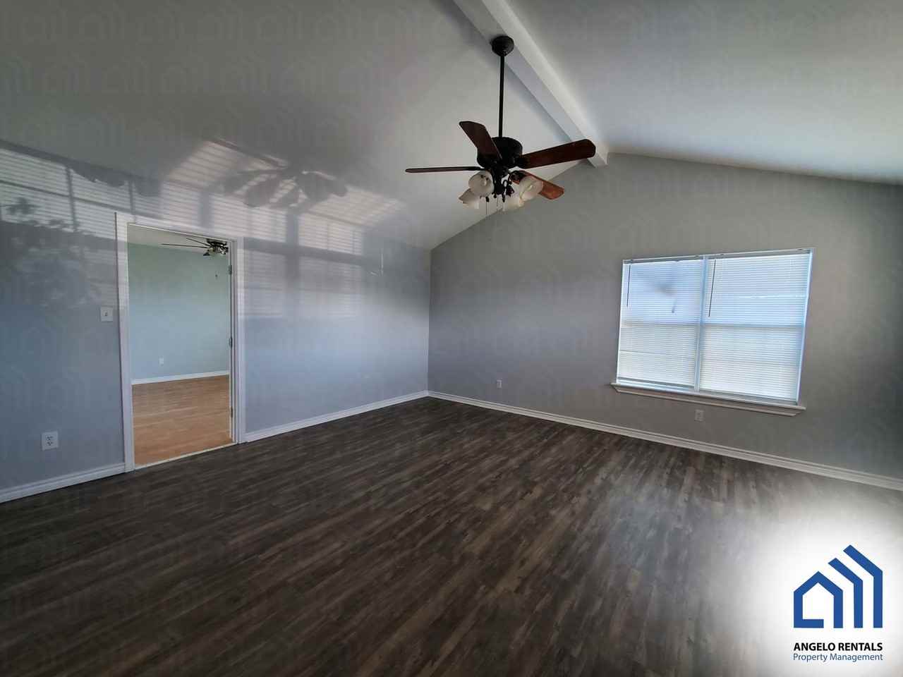 301 W Avenue S - Photo 3 of 10