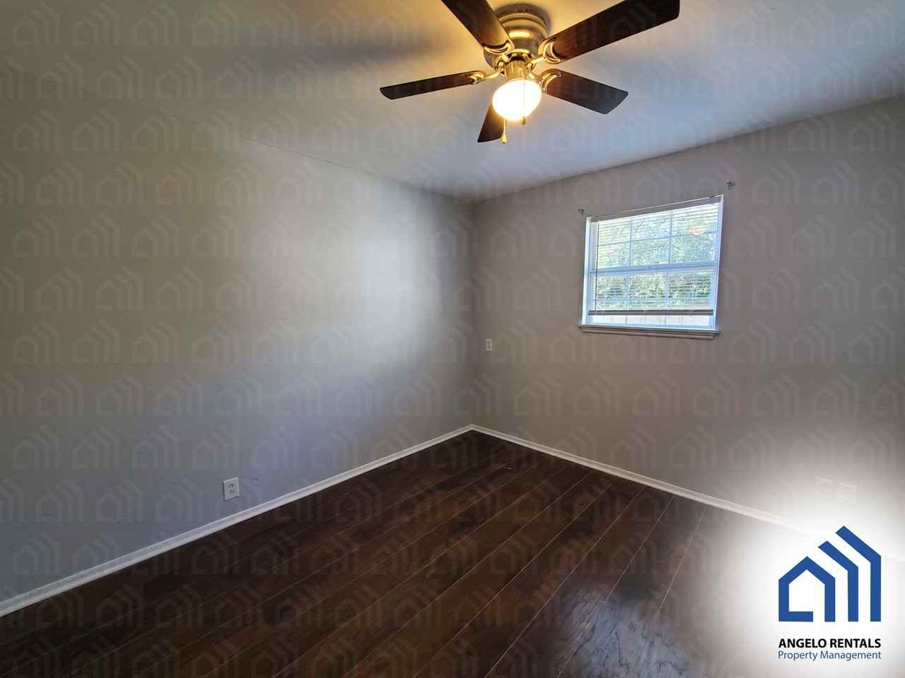 301 W Avenue S - Photo 6 of 10