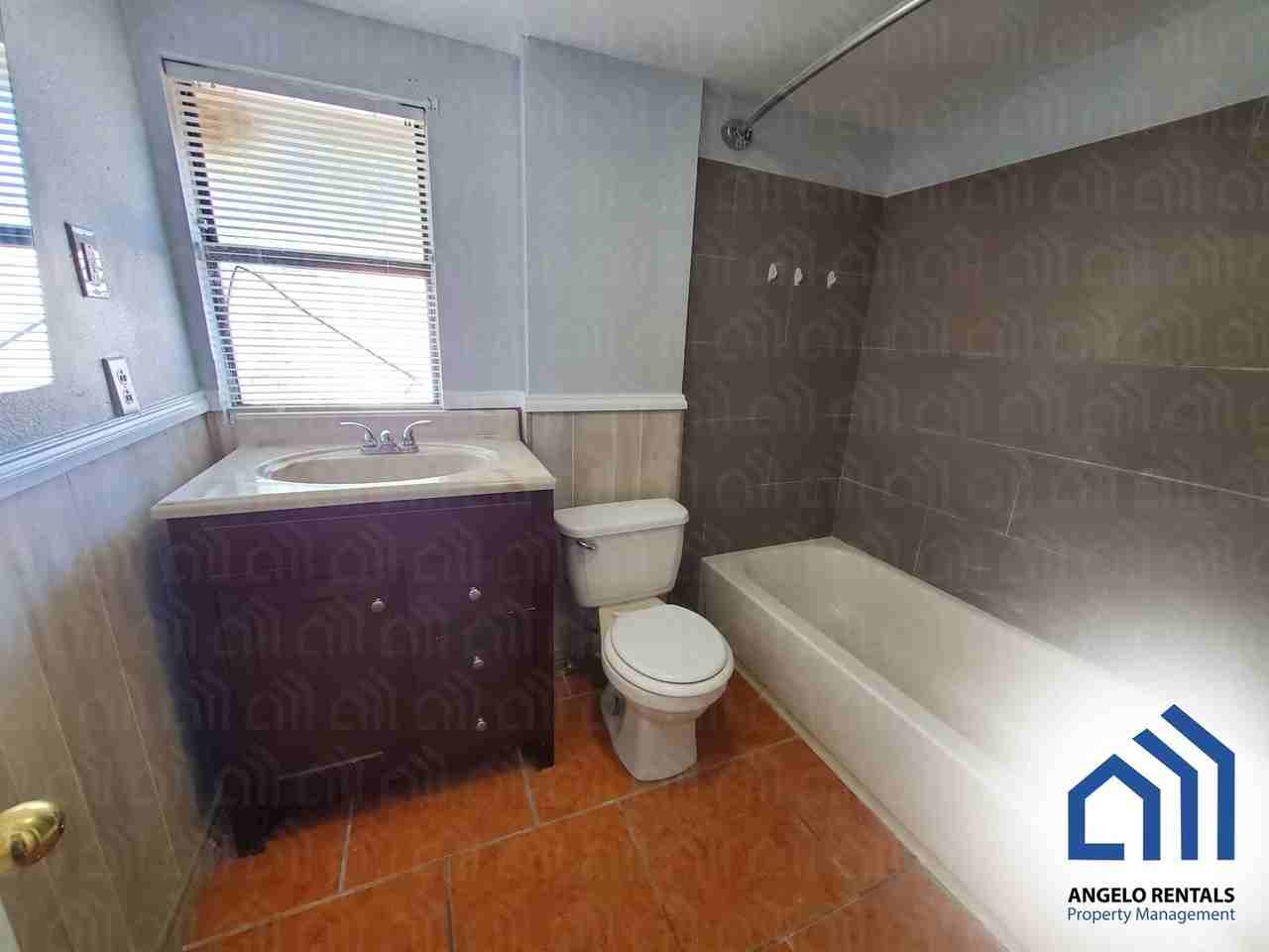 301 W Avenue S - Photo 7 of 10