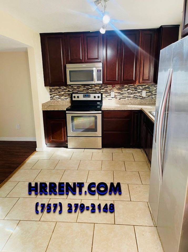 5534 New Colony Dr - Photo 4 of 15