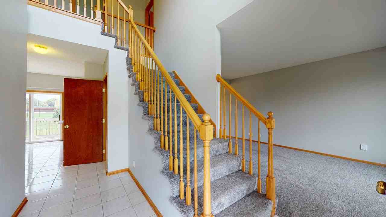 2504 Somerset Dr - Photo 2 of 31