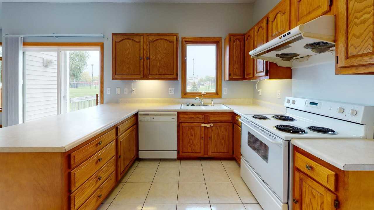 2504 Somerset Dr - Photo 6 of 31