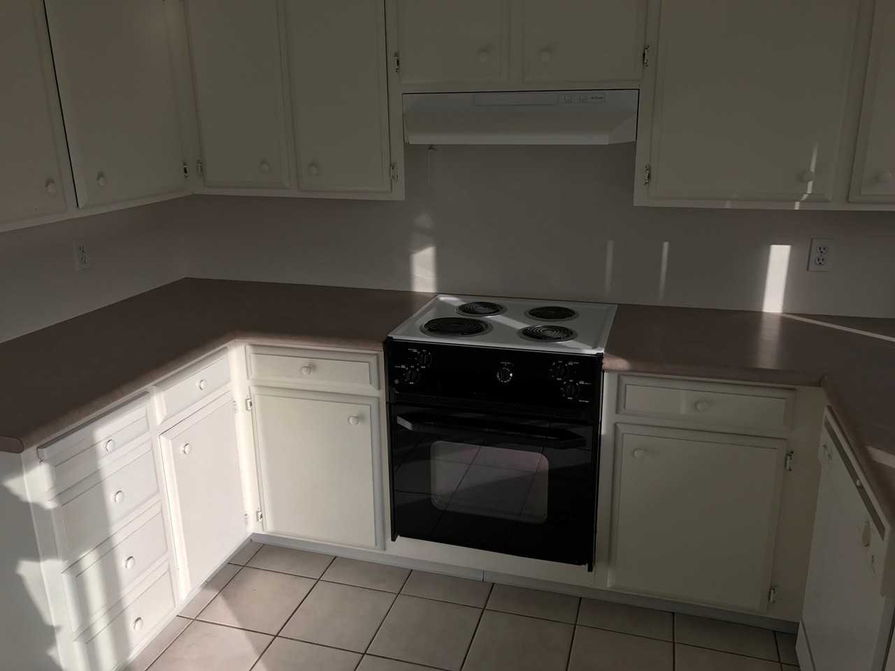 1908 S Pride St - Photo 2 of 16