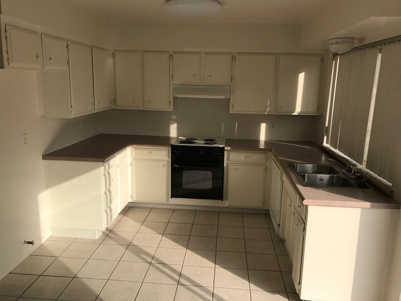 1908 S Pride St - Photo 3 of 16