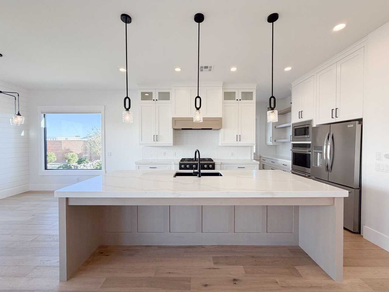 529 E 4290 S - Photo 5 of 35