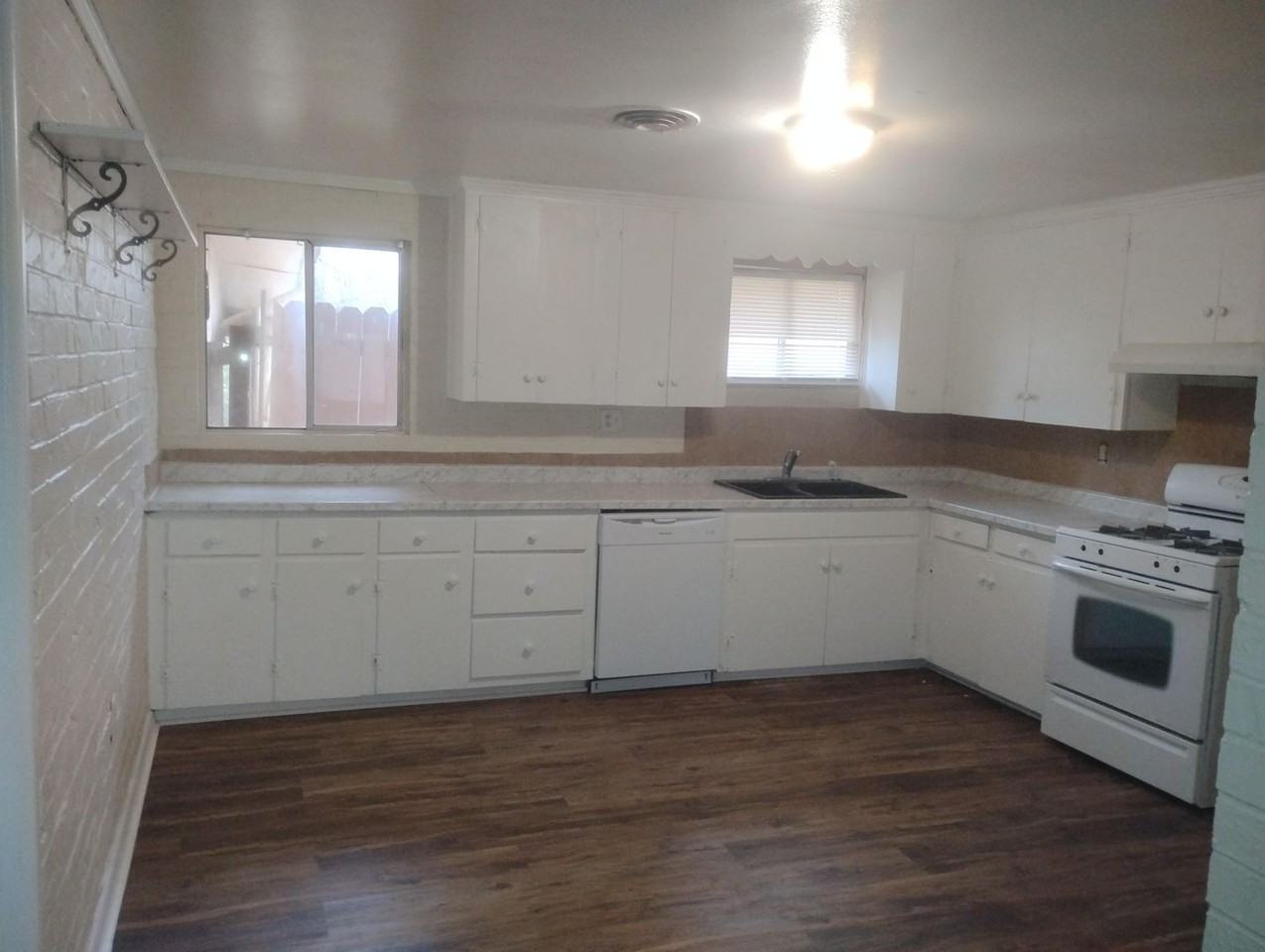 3018 W Main St - Photo 2 of 17