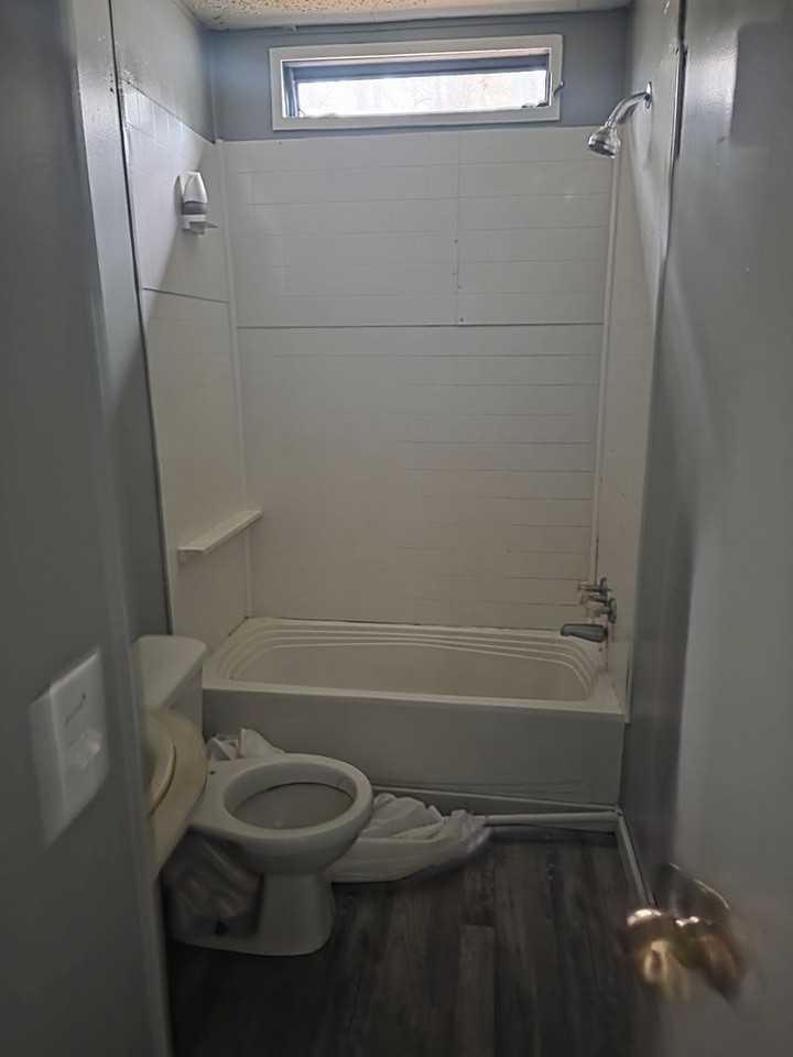 711 Hillside Dr - Photo 2 of 7