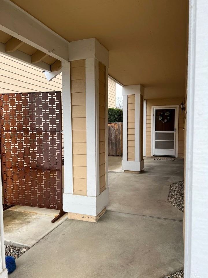 904 Kara Way - Photo 3 of 28