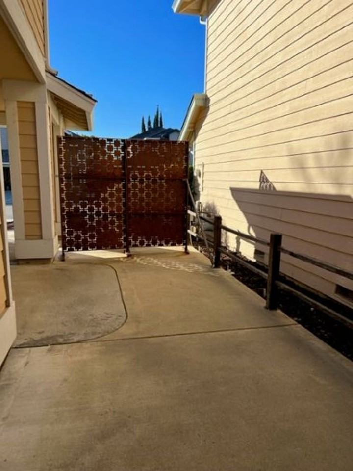 904 Kara Way - Photo 4 of 28