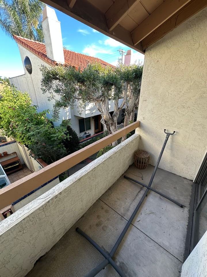 1221 Essex St #8 - Photo 5 of 29