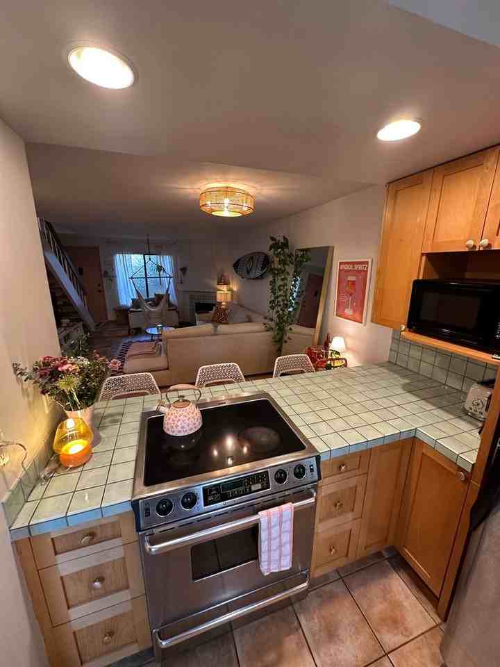 1221 Essex St #8 - Photo 6 of 29