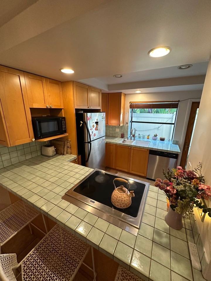 1221 Essex St #8 - Photo 7 of 29