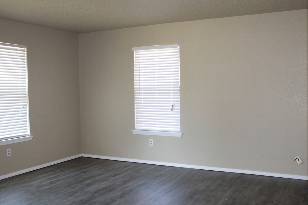 8511 Justin Pl - Photo 3 of 9