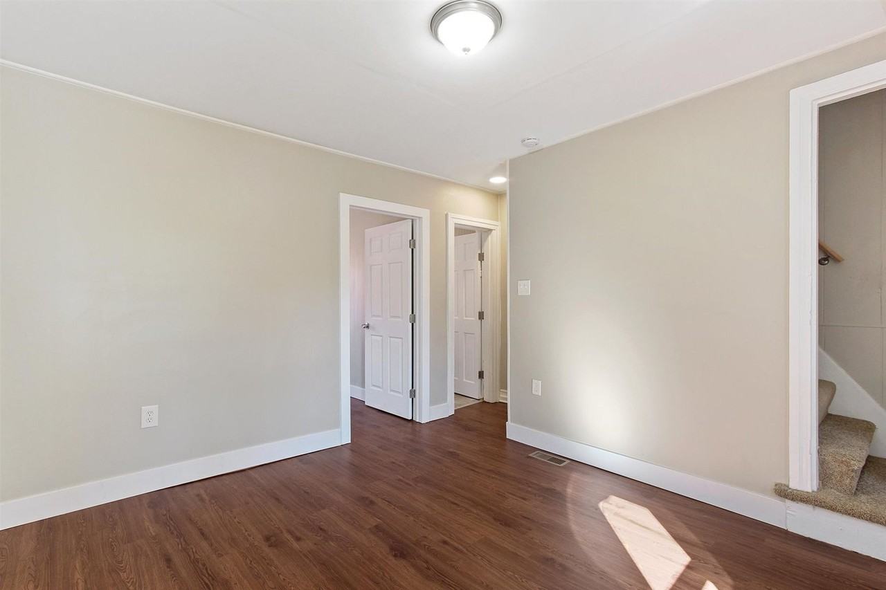 588 Company St - Photo 3 of 24