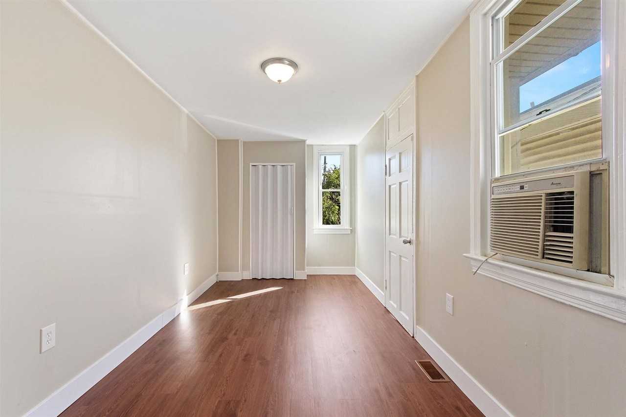 588 Company St - Photo 3 of 24