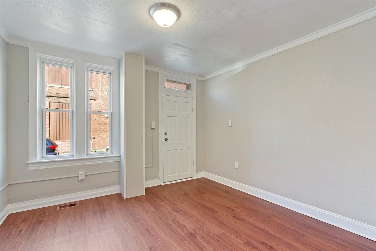 588 Company St - Photo 6 of 24