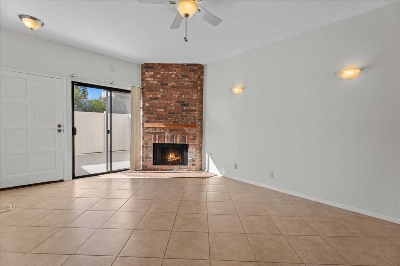 22865 Del Valle St - Photo 2 of 18