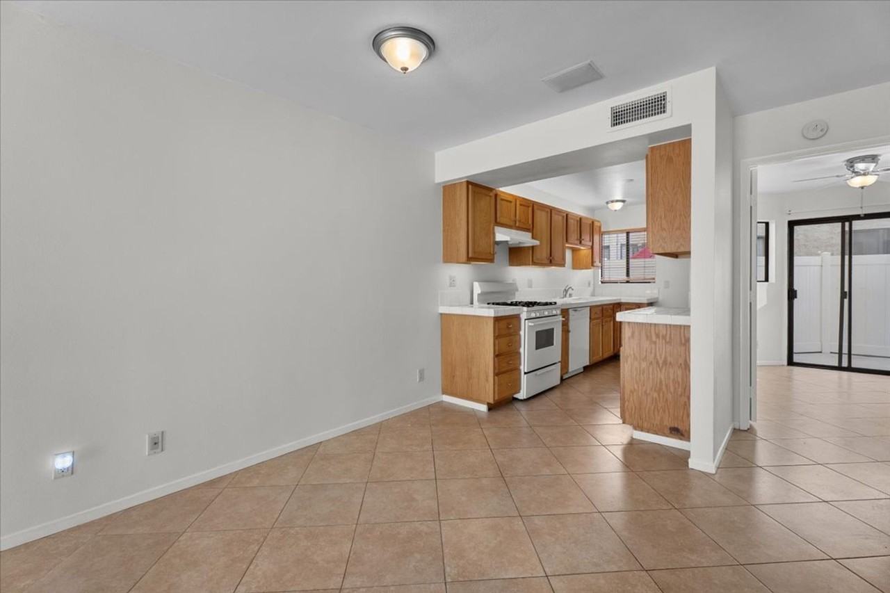 22865 Del Valle St - Photo 5 of 18