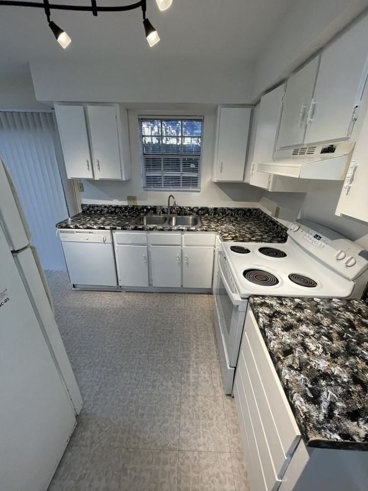 120 Byrum St #3 - Photo 3 of 13