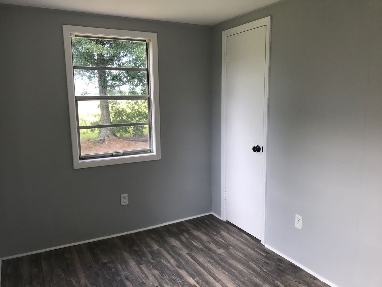 1668 Arrowhead Rd - Photo 4 of 15