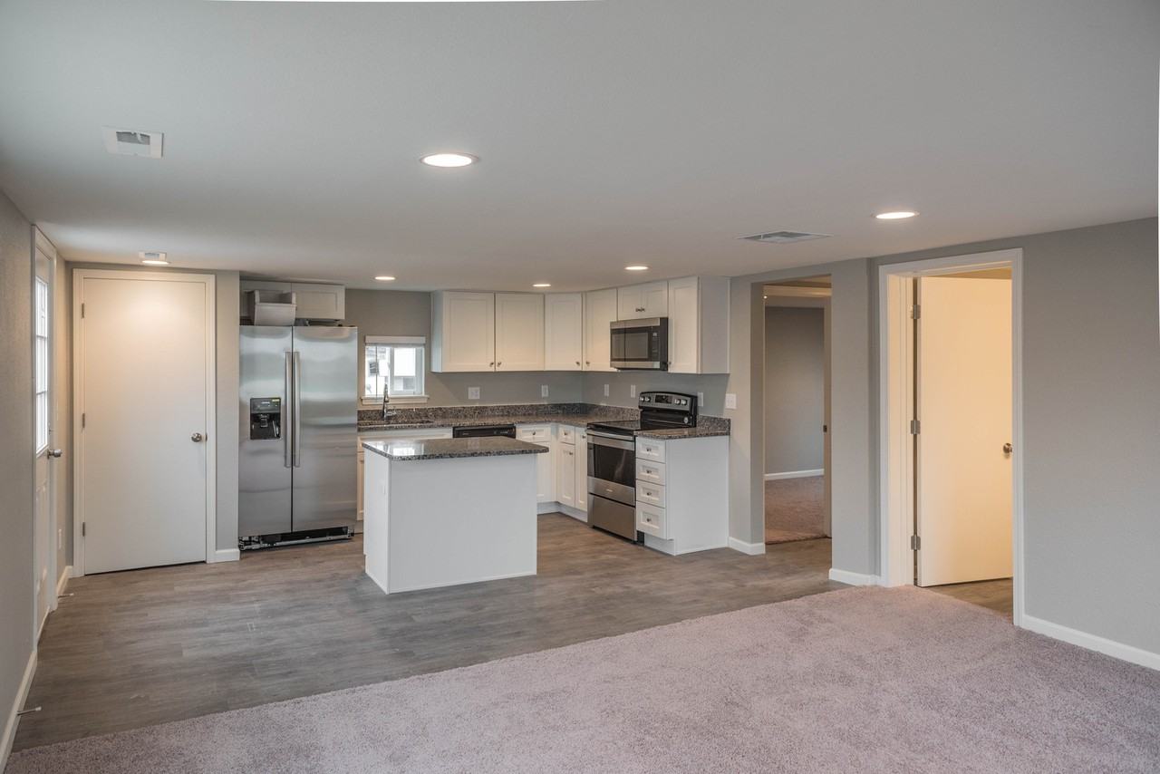 311 N 10th Ave - Photo 4 of 19