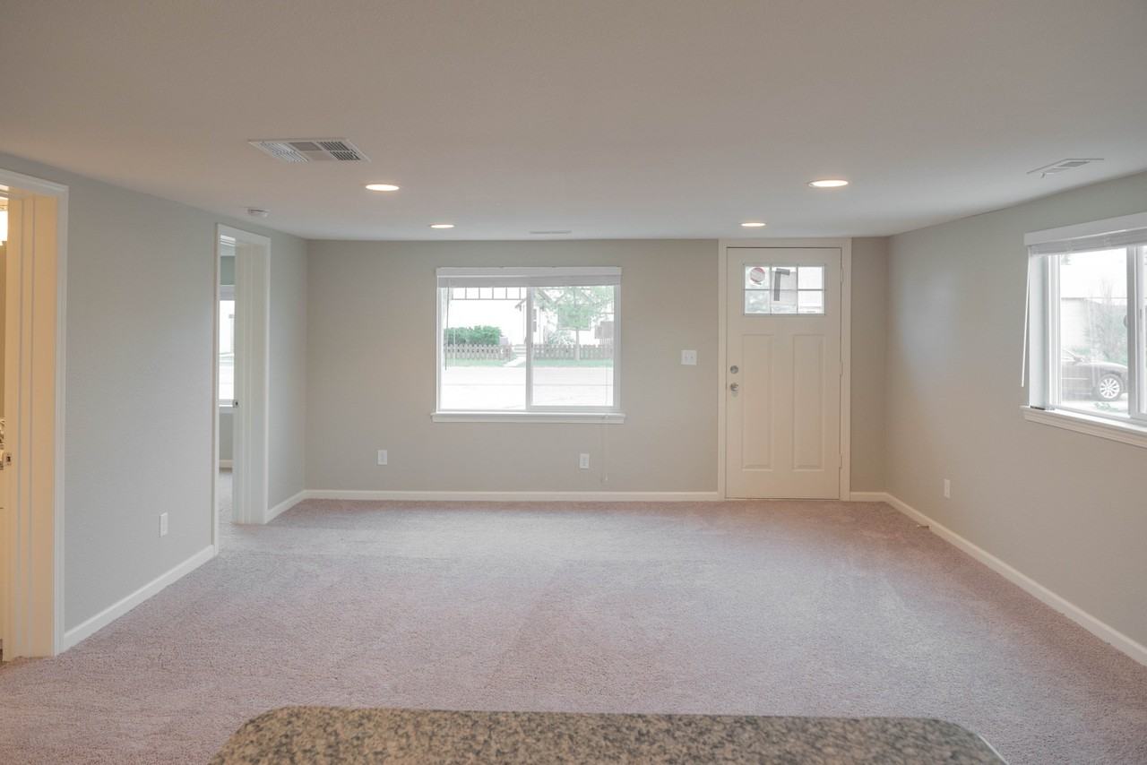 311 N 10th Ave - Photo 6 of 19