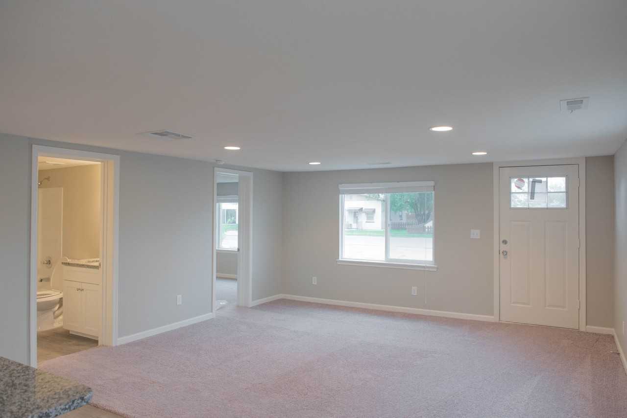 311 N 10th Ave - Photo 7 of 19